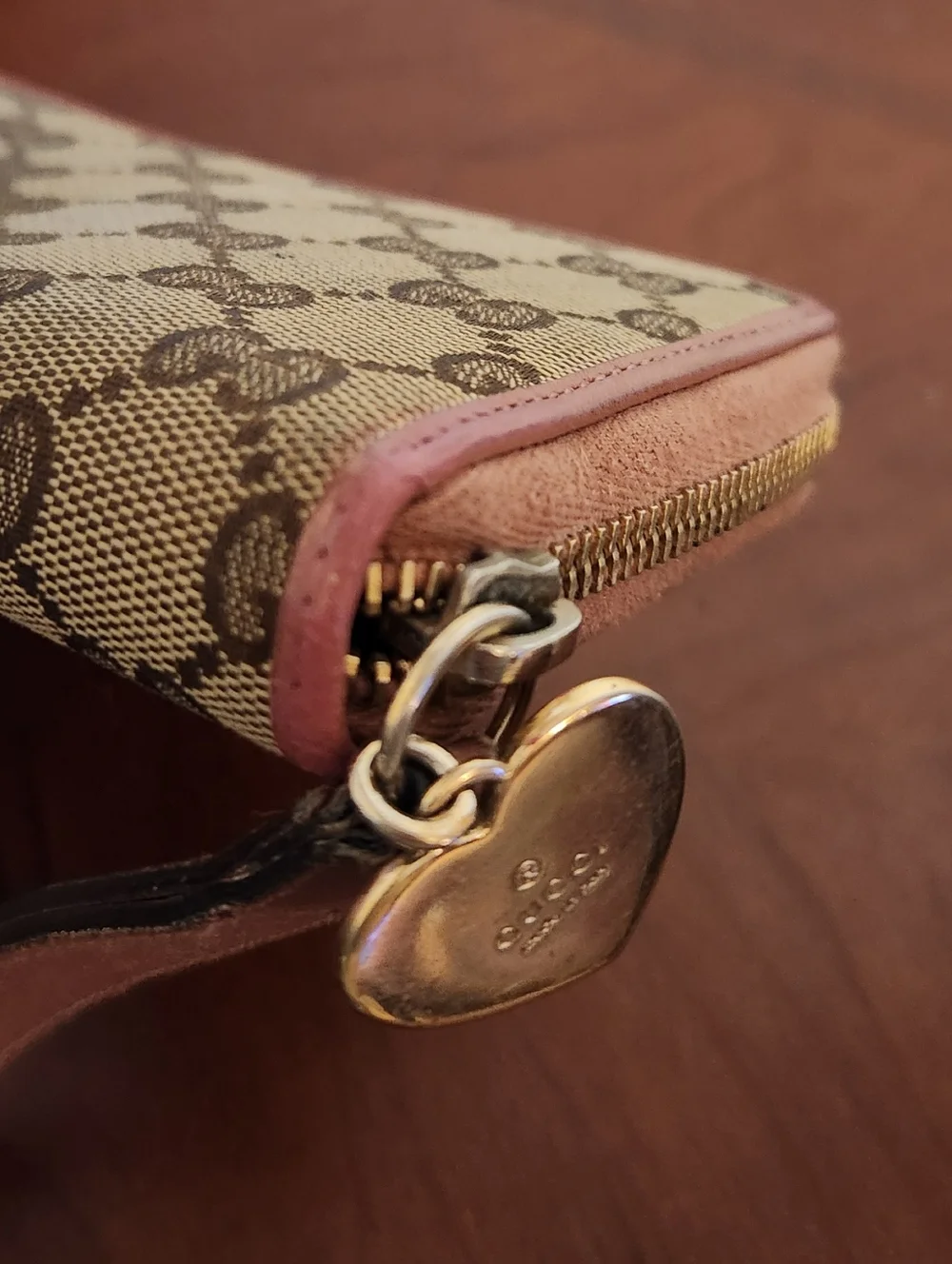 GUCCI Heart Canvas Zip Around Wallet Wristlet - Picture 11 of 12